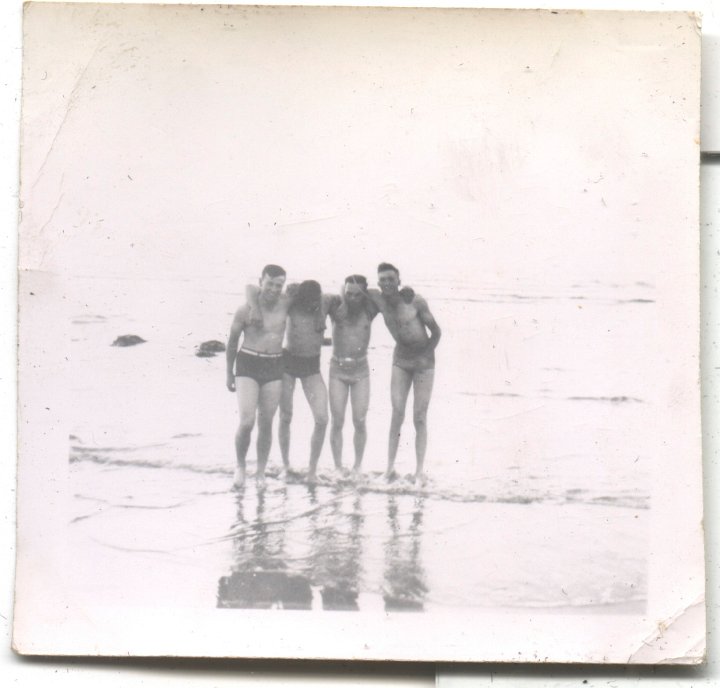 0572.jpg - Wilmer, Lloyd, Glenn, Ray Roth  at the Pacific coast.  1944c