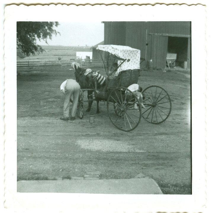 1189.jpg - Ray, Fred Roth & Danny Trevino inside.  1958c