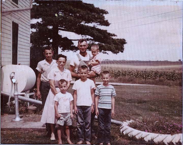 1393.jpg - Ray & Edna Roth Family 1959c