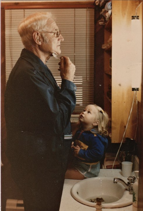 1864.jpg - Meryl Roth watching Grampa [Ray] Roth shave.  1986