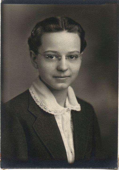 0037.jpg - Edna Reschly  1939