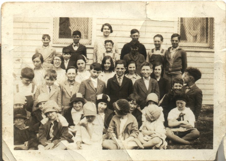 0095.jpg - Eicher School, Noble, IA.  Mabel Wyse Gerig, teacher.  1928c