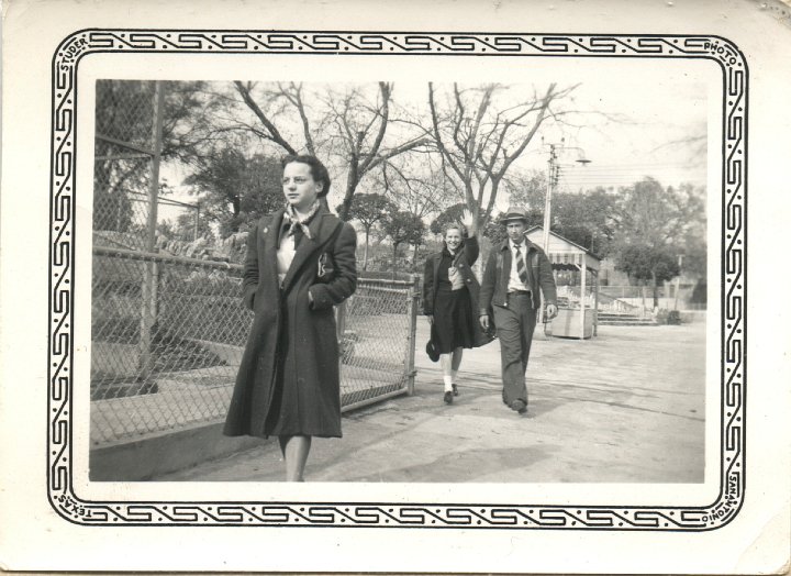 0146.jpg - Edna Reschly, Freeman & Bertha Gingerich.  1940c