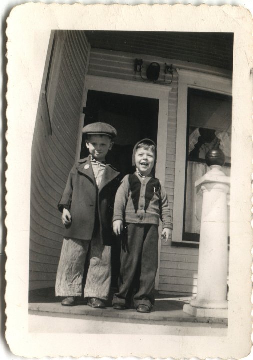 0174.jpg - Gary & Edward Reschly at Grandma Reschly's house.