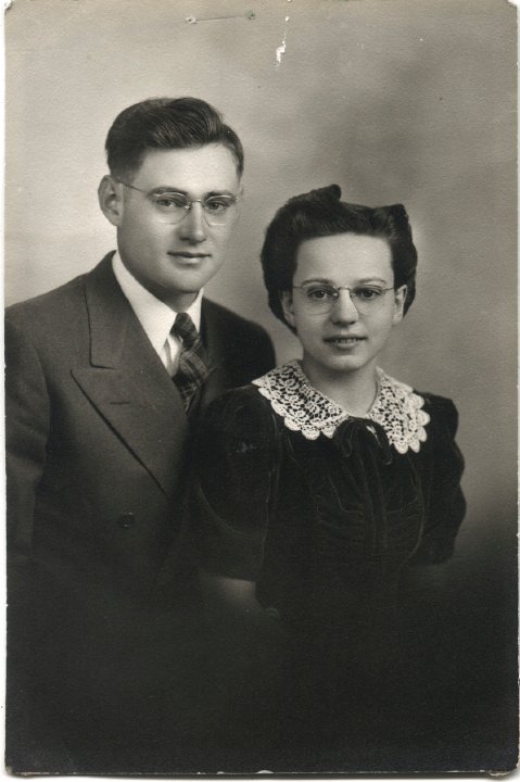 0292.jpg - Ray & Edna Reschly Roth  married March 14, 1943.  same as #0090