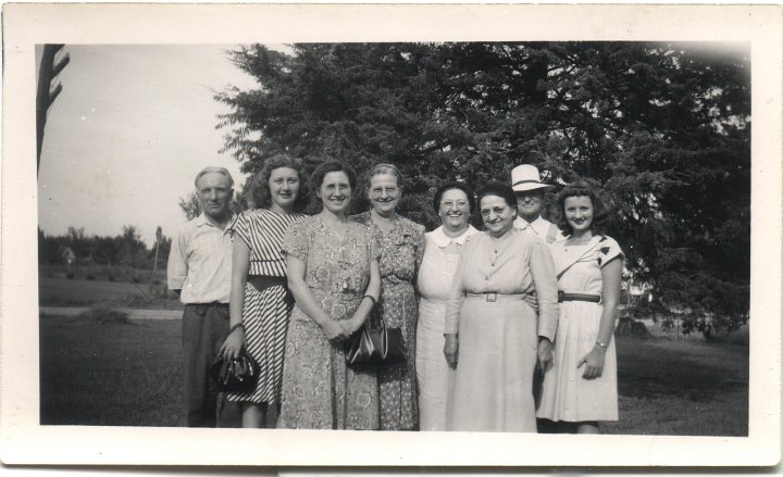 0330.jpg - Edgar Swartzendruber, Treva & Geneva Bontrager, Alta Gingerich, Katie Reschly, unknown.  1943