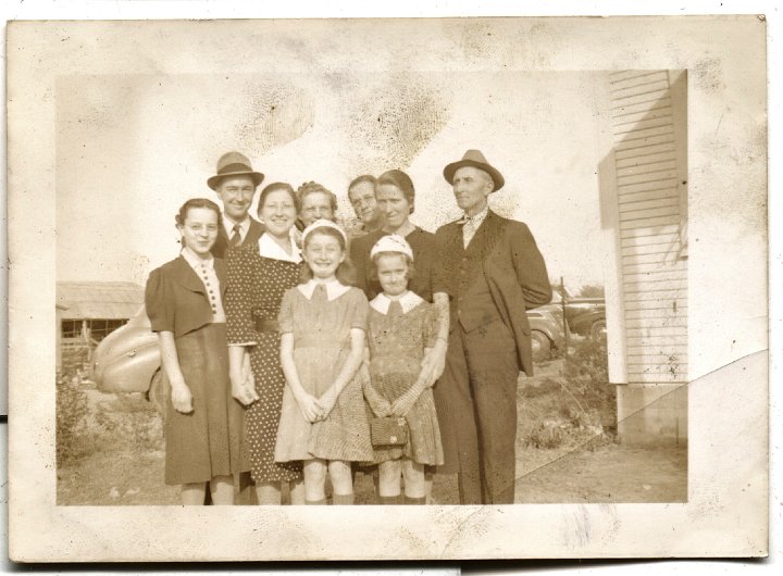 0452.jpg - At Oliver's on Christmas Day 1940.  Edna Reschly, ???, Treva & Lola Von Bontrager; back Harold Bontrager, Bernice Schrock, Alta Gingerich, ???.   unknown.  Trip to Texas 1040-41.