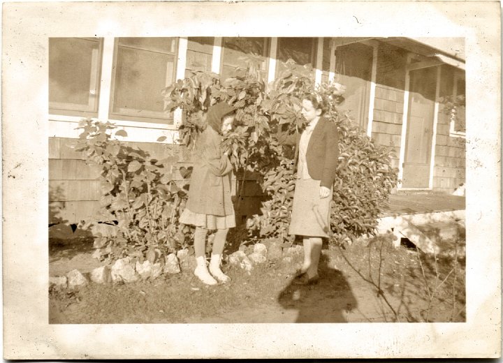 0461.jpg - Poinsetta in Uncle George's yard.  Edna Reschly & Treva Bontrager.  Trip to Texas.  1940-41.