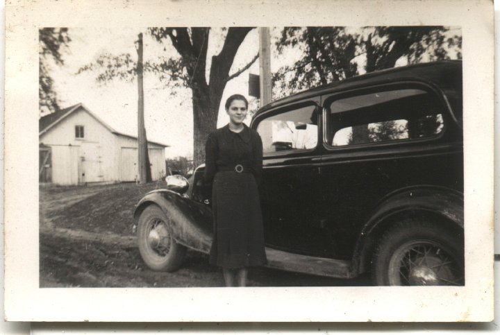 0530.jpg - Irene Reschly  1943c  Floyd's car