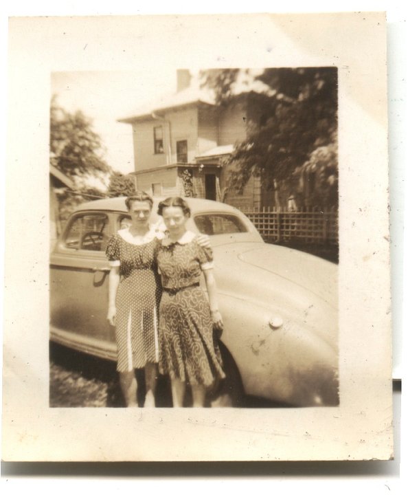 0578.jpg - Edna & Irene Reschly  at Amsa Miller's place.  1935c