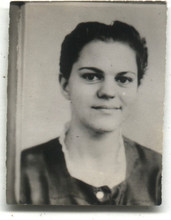 0595.jpg - Irene Reschly  1941c