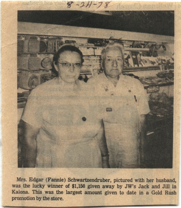 0672.jpg - Edgar & Fannie Swartzendruber  Winners of $1150 Givaway at Jack & Jills in Kalona.  Aug 24, 1978.  Cousin to Katie Swartzendruber Reschly.