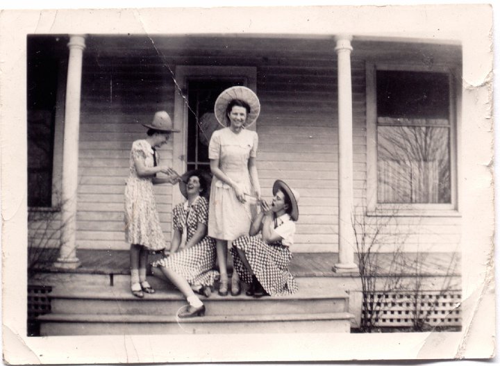 0900.jpg - Edna Reschly, Alice & Aldine Eichelberger, Irene Reschly  1938c