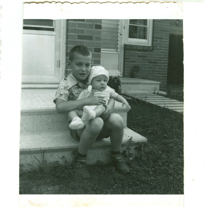 1169.jpg - Lynn holding Lamar Roth at Grandma Reschly's house.  1958