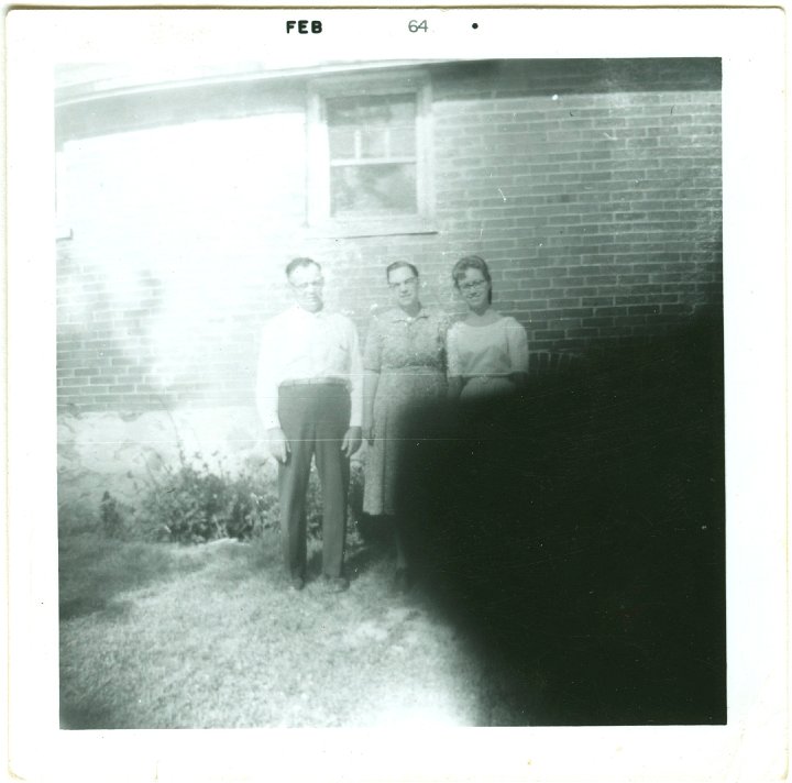 1349.jpg - Vernon, Ruth, & Alice Kauffman at Katie Reschly's home in Olds, IA.  1963c