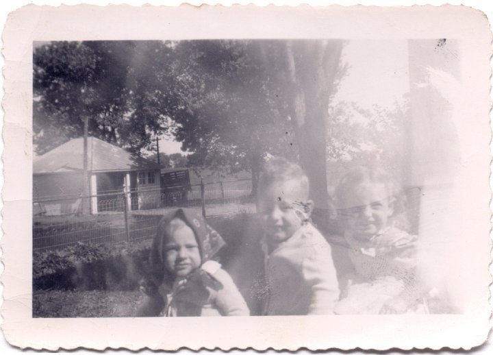 1508.jpg - Joanne Reschly, Fred Roth, & Alice Kauffman.  1947c