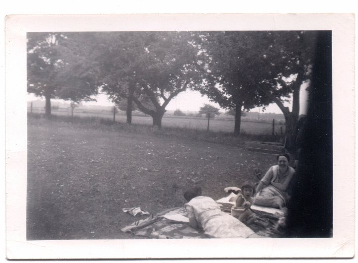 1543.jpg - Irene & Joanne Reschly, Ruth Kauffman  1948