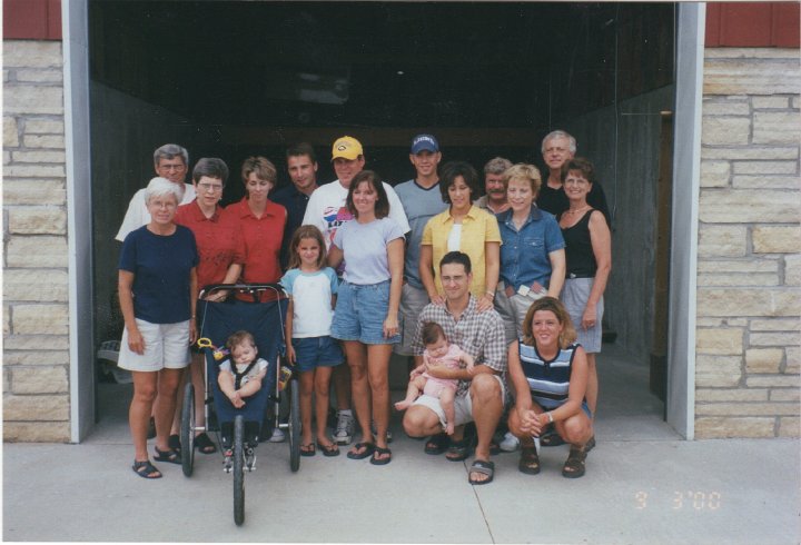 2040.jpg - Floyd & Hazel Reschly Family