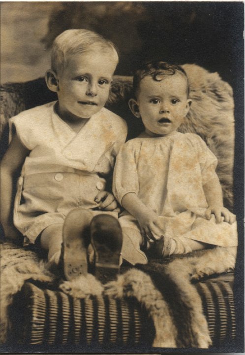 0042.jpg - Carl & Dorothy Reschly, children of Henry & Mable Reschly.  1934