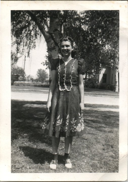 0065.jpg - Margarite Roth, Olds.  1940c