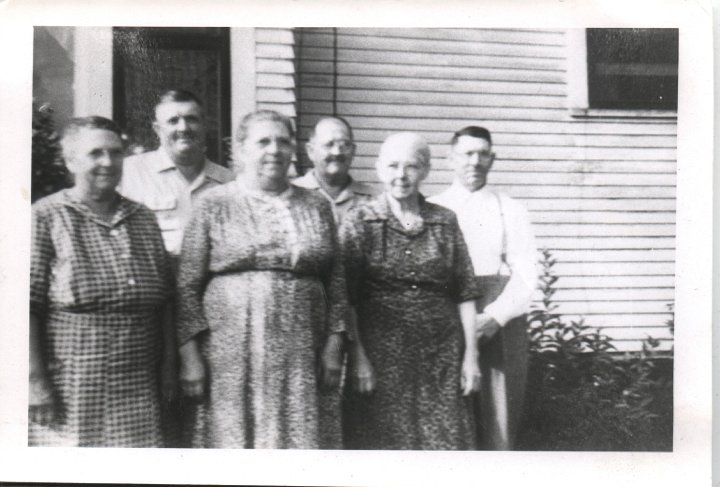 0121.jpg - Children of Joseph & Anna Roth Reschly:  left:  Emma Reschly Roth, Elmer Reschly, Eva Reschly Boese, William Reschly, Katie Reschly Miller, Harry Reschly.  1945c