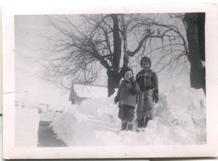 0346.jpg - Fred & Larry Roth on a snowbank 1953c