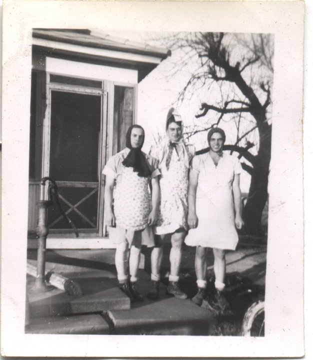 0559.jpg - Glenn, Ray & Lloyd Roth  1944c