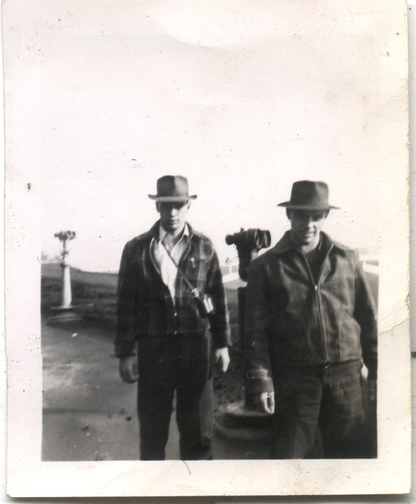 0560.jpg - Lloyd & Glenn Roth  1944c