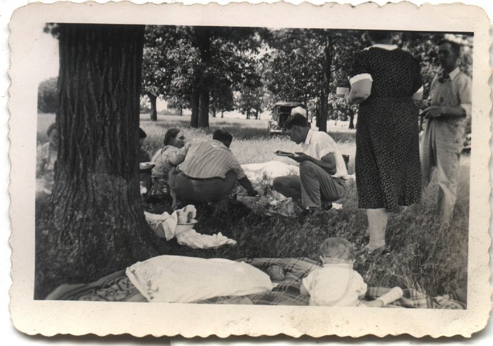 0621.jpg - Picnic  Ray Roth  1944c