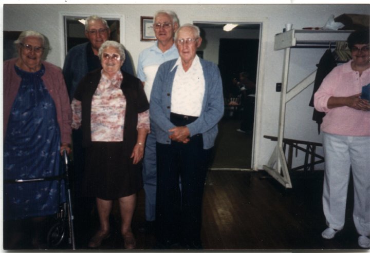 0721.jpg - Mary Swartzendruber, Orie Roth, Helen Beachy, Ray Roth, Levi Roth [front].  1993c