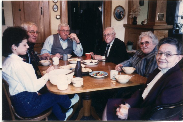 0722.jpg - Julie Miller, Ray, Orie, Levi Roth, Helen Beachy, and Wilma Roth.  1993c