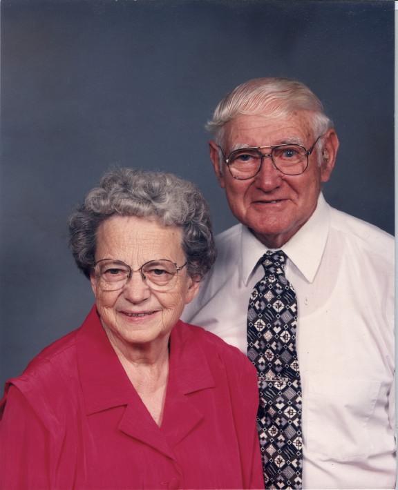 0901C.jpg - Ray & Edna Roth, 50th Wedding Anniversary.  1993