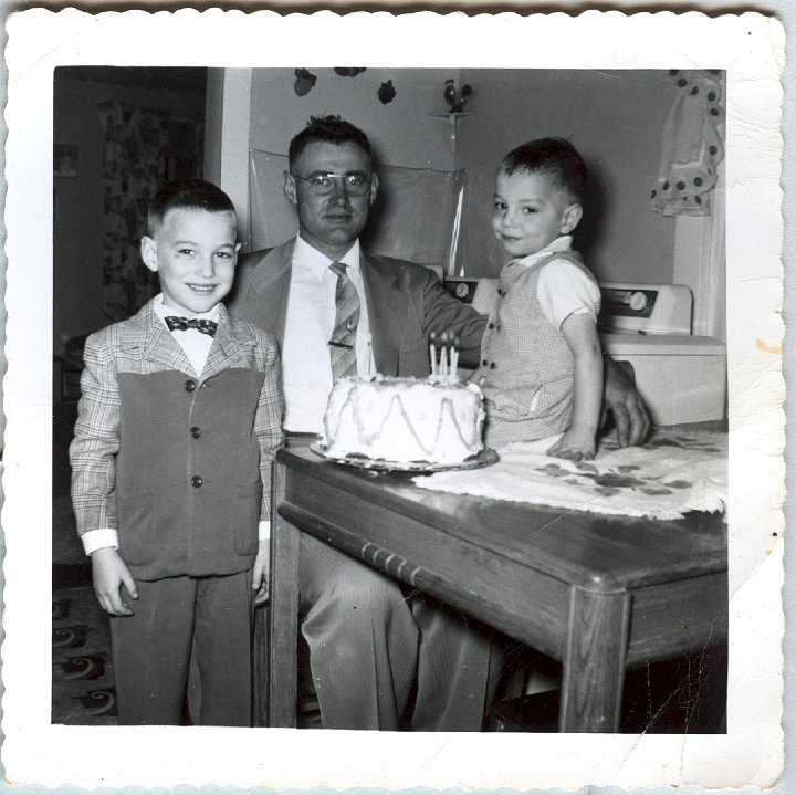 0921.jpg - Lynn, Ray, Reynolds Roth. Olds, IA  1957c  Reynolds' 3 yr birthday