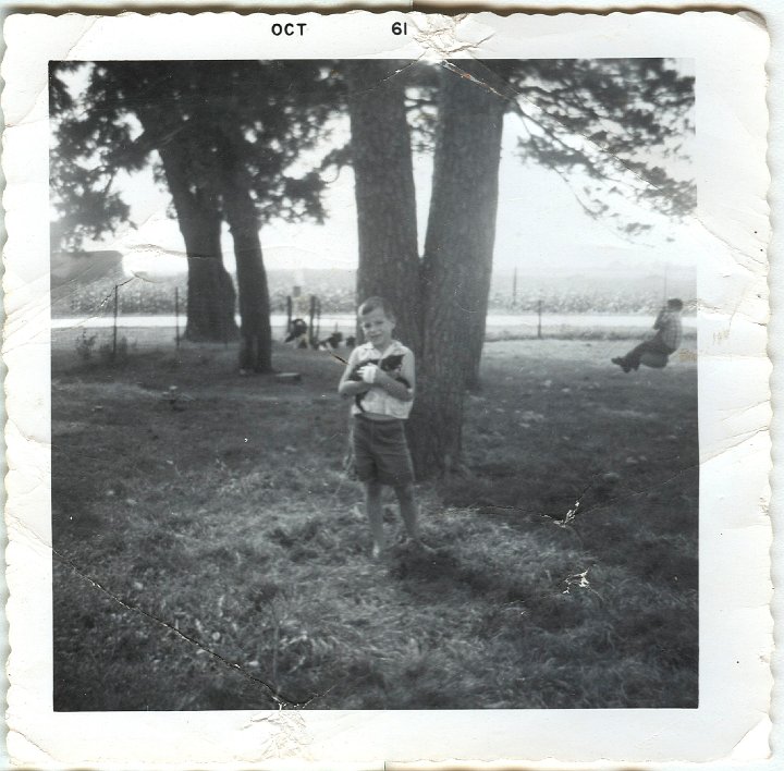 0931.jpg - Reynolds Roth with kitten.  Oct 1961