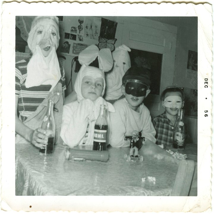 1119.jpg - Fred Roth, Gerald Beckler [rabbit], Larry Roth [black mask], Lynn Roth [white mask], unknown in back.  1956