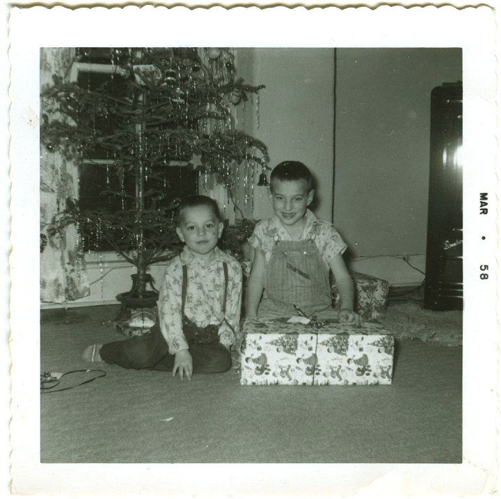 1147.jpg - Reynolds & Lynn Roth.  Christmas 1957