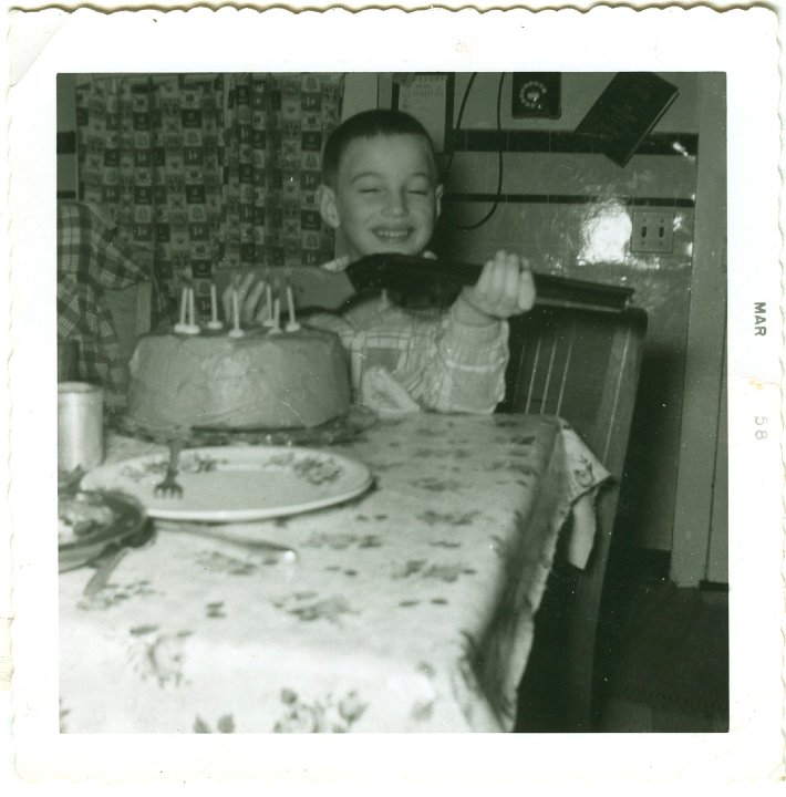 1190.jpg - Lynn Roth's 7th birthday.  Pop gun.  1958