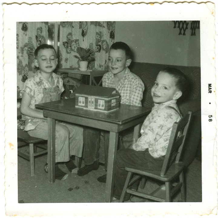 1191.jpg - Lynn, Larry & Reynolds Roth showing the house they built out of plastic bricks.  1958