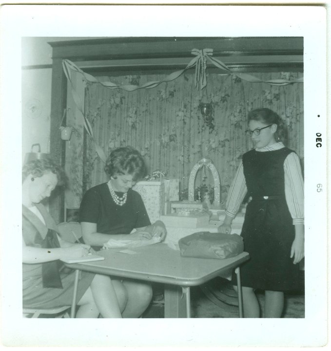 1268.jpg - Janet Peterson, Donna Linder, Rosemary Roth at shower for Donna who was marrying Bob Yoder.  1965