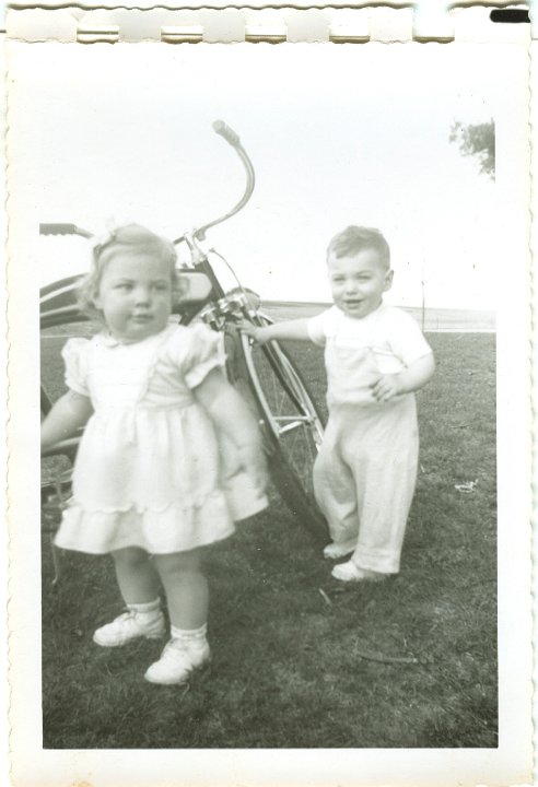 1284.jpg - Rosemary & Lynn Roth  1953