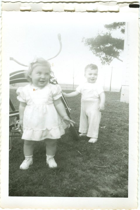 1285.jpg - Rosemary & Lynn Roth.  1953