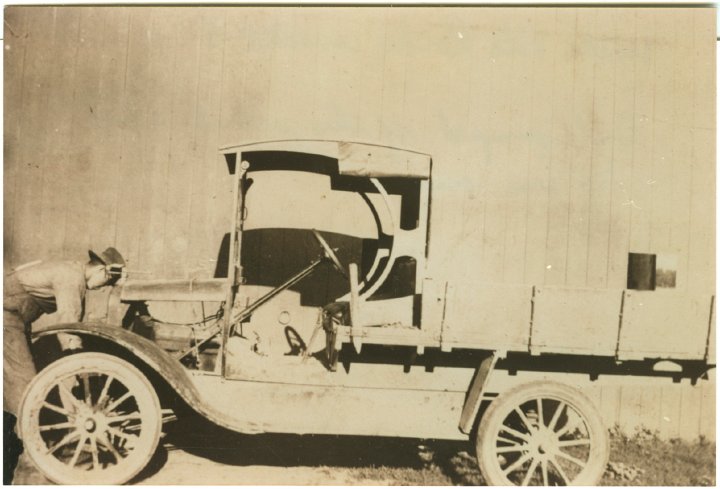 1308.jpg - "Uncle Pete Roth's Model-T.  Dad [Ray Roth] jumped off this vehicle and broke his arm once."  1926c