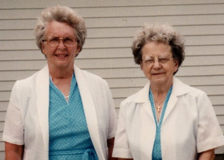 1843.jpg - Mary Kay Gerig & Edna Roth