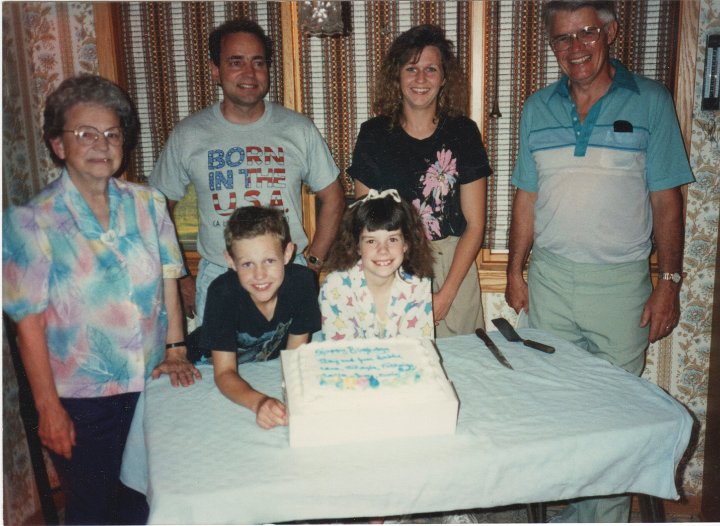 1904.jpg - Edna, Larry, Nick, Mikayla, Karla Roth, Bob Norris.