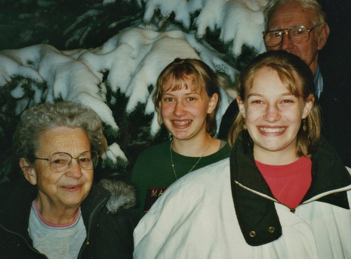 1917.jpg - Edna, Meryl, Alex Ray Roth in Colorado.