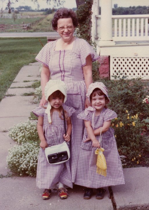 1937.jpg - Edna, Tina & Julie Roth going to Old Threshers.