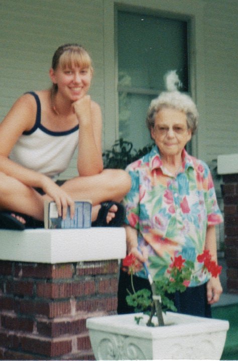 1946.jpg - Meryl & Edna Roth