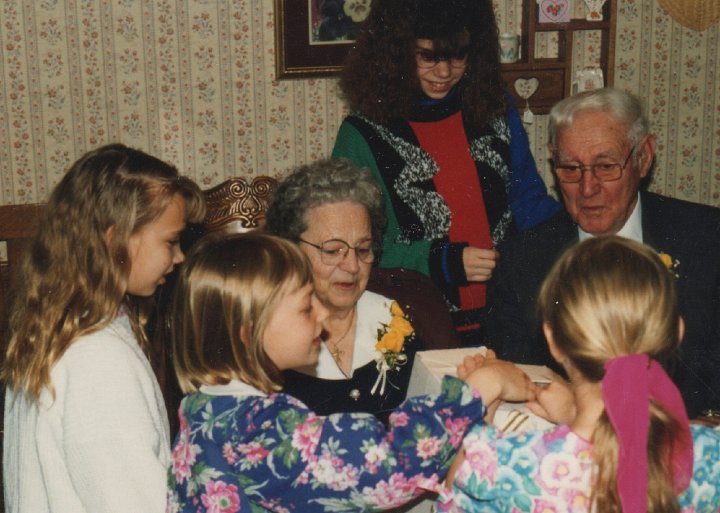 1958.jpg - Stephanie, Alex, Edna, Mikayla, Meryl & Ray Roth at anniversary