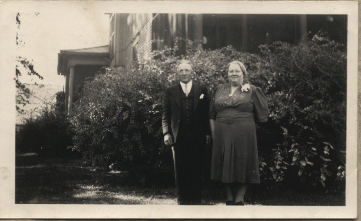 0050.jpg - Edgar & Velma [1st wife] Swartzendruber; 1935