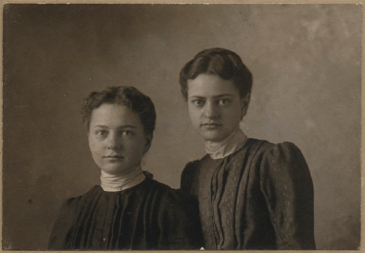 0177.jpg - Ruth & Katie Swartzendruber  1900c